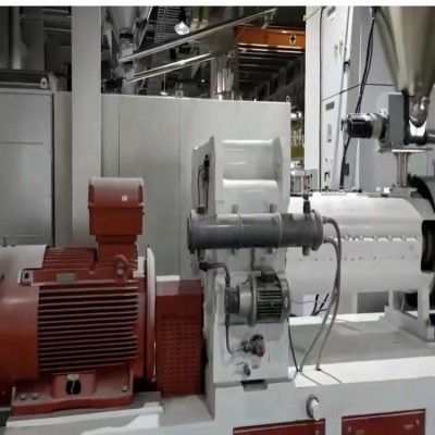 PET地板生產線機械設備擠出機